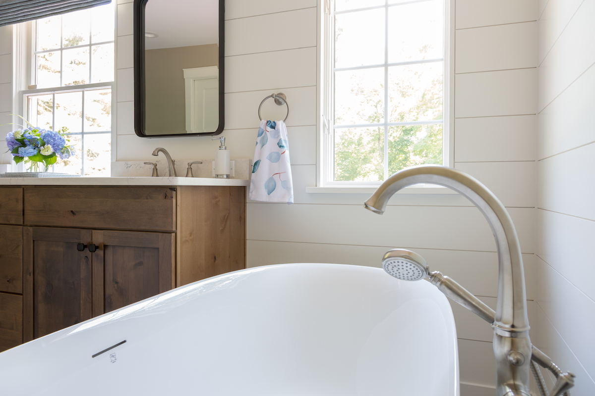 bathroom-design-freestanding-tub-stainless-steel-fixtures