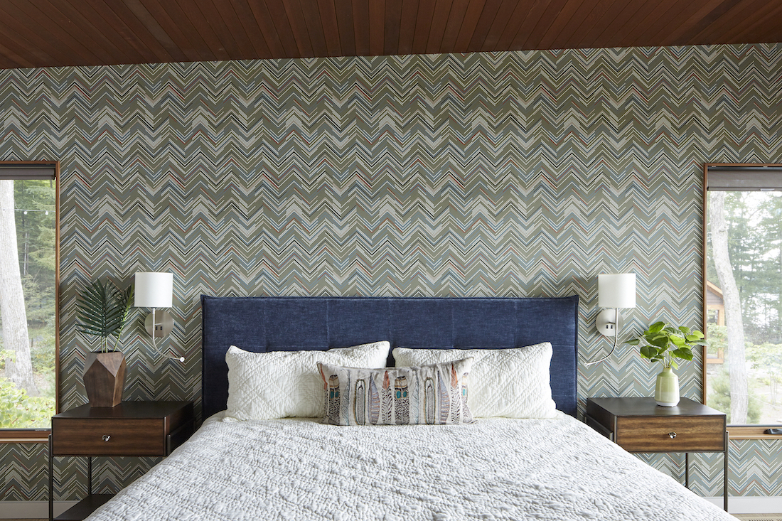 bedroom-interior-design-green-patterened-wallpaper