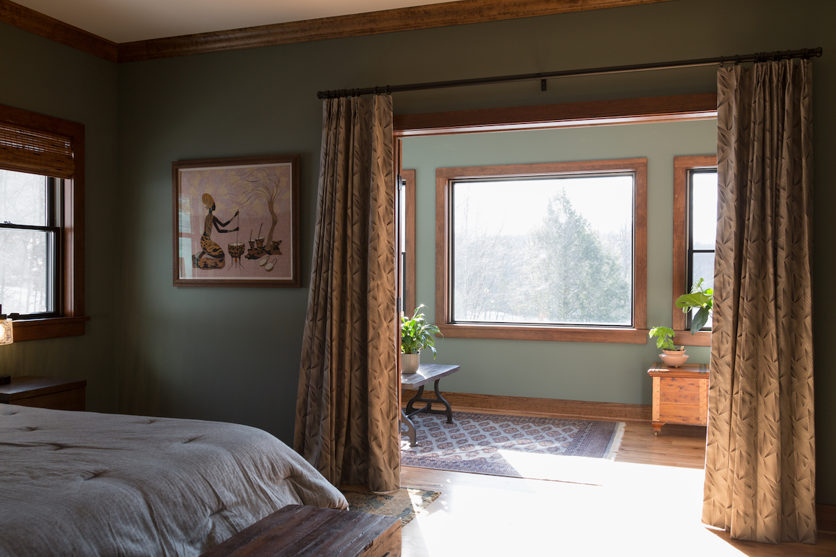 bedroom-sitting-room-window-treatments