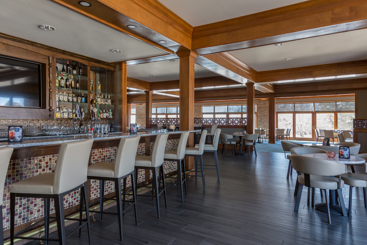 skytop-lodge-pa-bar-dining-room-design