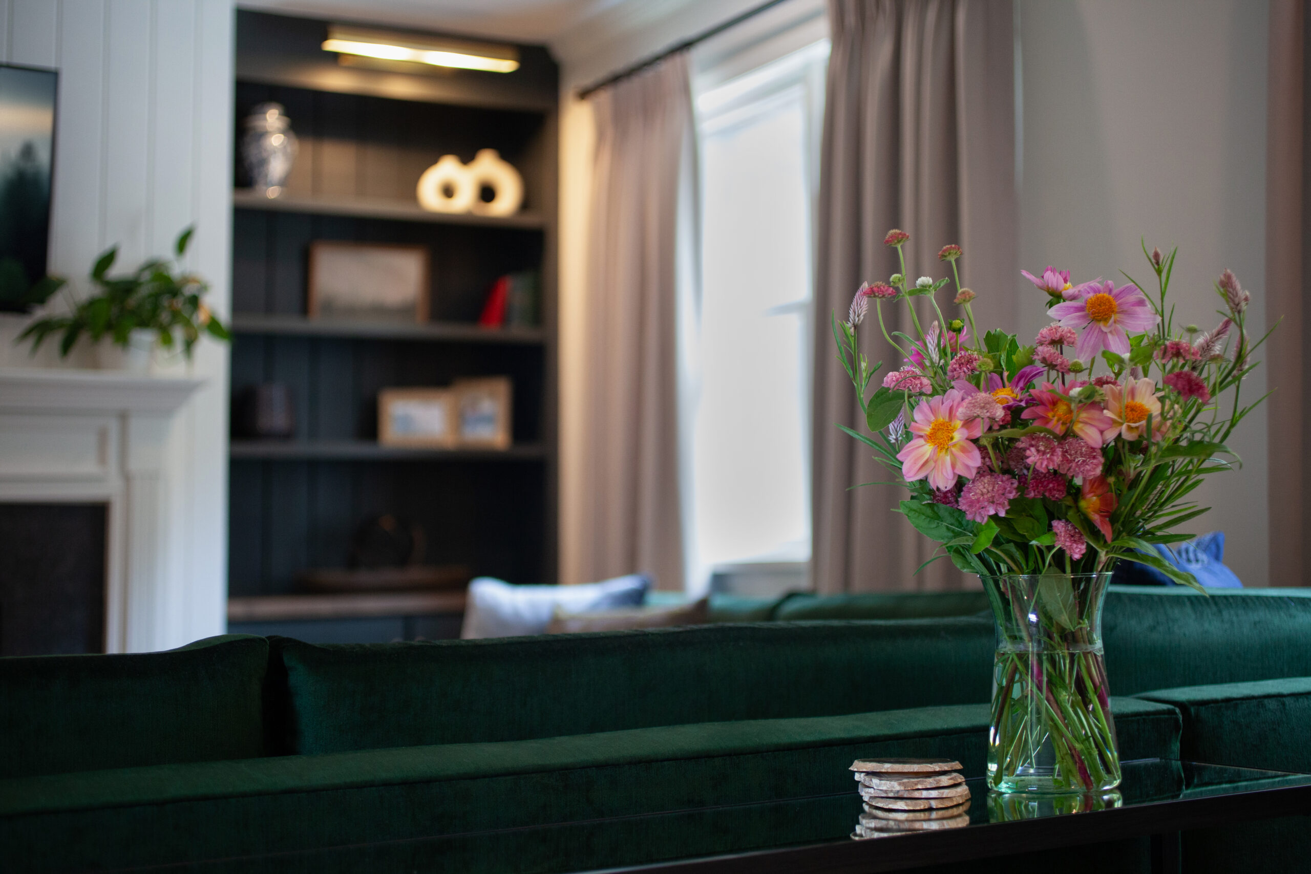 08_24_stephens_livingroom_by_andrea_killam-8